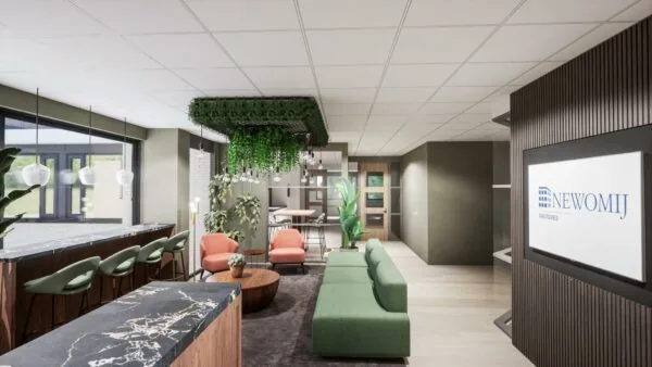 Modern ingerichte ontvangst- of loungehoek van het Newomij-kantoor aan de Burgemeester Verderlaan, met groene en roze zitmeubels, hangplanten en een marmeren balie.